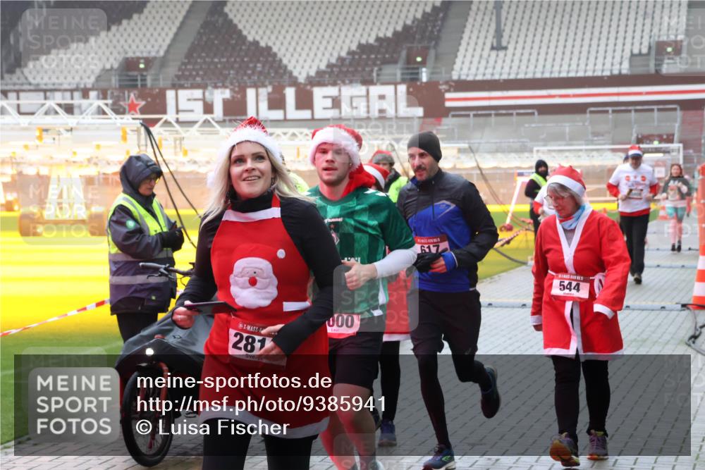 07.12.2025 - St. Pauli X-Mass-Run No. 15 Luisa Fischer http://msf.ph/oto/9385941 07.12.2025 11:38:13 Ziel 281, 000, 617, 544, 307, 544, 617, 857, 1154, 1156, 2810, 3000, 3059, 3358, 3916 meine-sportfotos.de