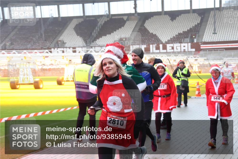 07.12.2025 - St. Pauli X-Mass-Run No. 15 Luisa Fischer http://msf.ph/oto/9385945 07.12.2025 11:38:14 Ziel 2810, 857, 544, 307, 544, 617, 857, 1154, 1156, 2810, 3000, 3059, 3358, 3916 meine-sportfotos.de