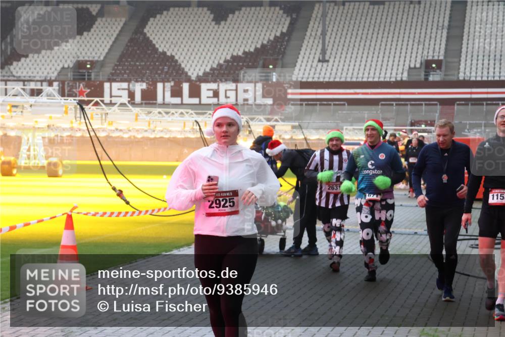 07.12.2025 - St. Pauli X-Mass-Run No. 15 Luisa Fischer http://msf.ph/oto/9385946 07.12.2025 10:19:05 Ziel 15, 2925, 2631, 671, 115, 243, 264, 269, 721, 1034, 1607, 1671, 2049, 2152, 2631, 2925, 3520, 3606, 3608, 3862, 4521, 4522, 4524, 4540, 4547 meine-sportfotos.de
