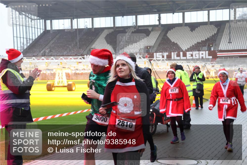 07.12.2025 - St. Pauli X-Mass-Run No. 15 Luisa Fischer http://msf.ph/oto/9385948 07.12.2025 11:38:15 Ziel 3000, 5, 2810, 1, 857, 544, 307, 544, 617, 857, 1154, 1156, 2810, 3000, 3059, 3358, 3916 meine-sportfotos.de