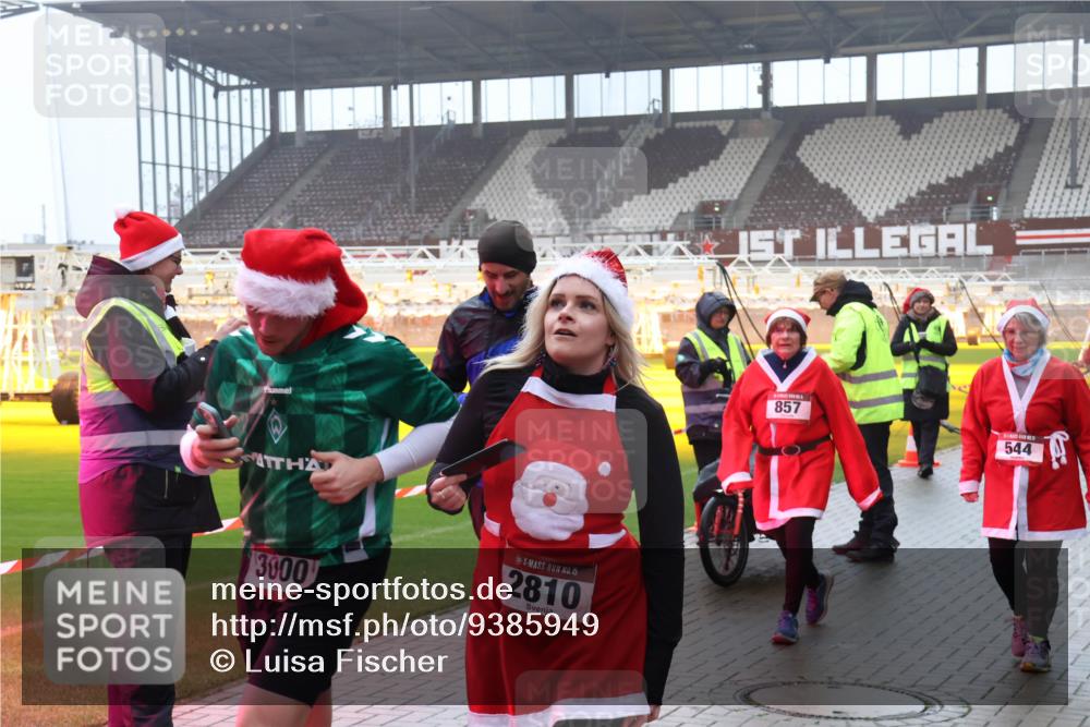 07.12.2025 - St. Pauli X-Mass-Run No. 15 Luisa Fischer http://msf.ph/oto/9385949 07.12.2025 11:38:15 Ziel 3000, 15, 2810, 857, 544, 307, 544, 617, 857, 1154, 1156, 2810, 3000, 3059, 3358, 3916 meine-sportfotos.de