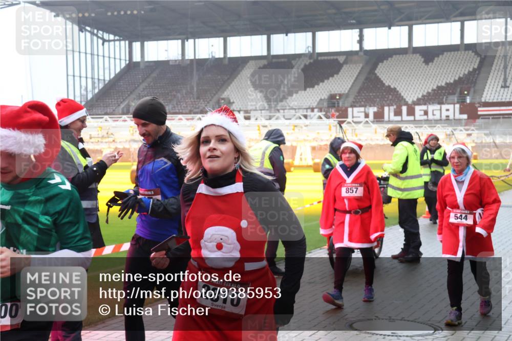 07.12.2025 - St. Pauli X-Mass-Run No. 15 Luisa Fischer http://msf.ph/oto/9385953 07.12.2025 11:38:15 Ziel 00, 15, 2810, 857, 544, 307, 544, 617, 857, 1154, 1156, 2810, 3000, 3059, 3358, 3916 meine-sportfotos.de