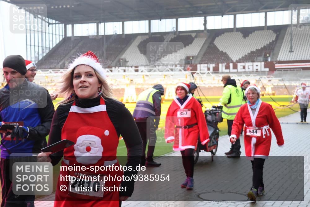 07.12.2025 - St. Pauli X-Mass-Run No. 15 Luisa Fischer http://msf.ph/oto/9385954 07.12.2025 11:38:16 Ziel 15, 2810, 857, 544, 307, 544, 617, 857, 1154, 1156, 2810, 3000, 3059, 3358, 3916 meine-sportfotos.de