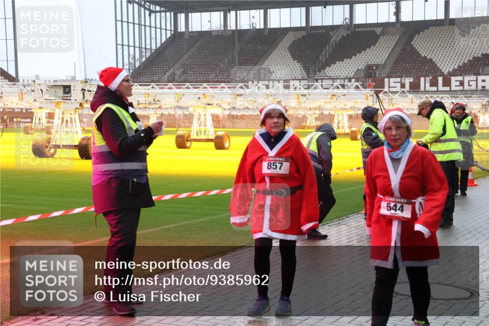 07.12.2025 - St. Pauli X-Mass-Run No. 15 Luisa Fischer http://msf.ph/oto/9385962 07.12.2025 11:38:17 Ziel 857, 544, 307, 544, 617, 857, 1154, 1156, 2810, 3000, 3059, 3358, 3916 meine-sportfotos.de