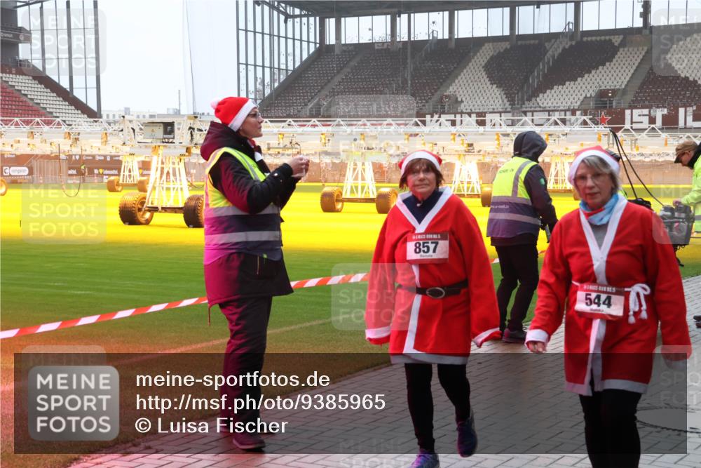 07.12.2025 - St. Pauli X-Mass-Run No. 15 Luisa Fischer http://msf.ph/oto/9385965 07.12.2025 11:38:17 Ziel 15, 857, 15, 544, 307, 544, 617, 857, 1154, 1156, 2810, 3000, 3059, 3358, 3916 meine-sportfotos.de