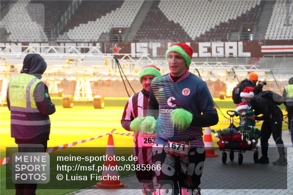 07.12.2025 - St. Pauli X-Mass-Run No. 15 Luisa Fischer http://msf.ph/oto/9385966 07.12.2025 10:19:08 Ziel 263, 671, 243, 264, 269, 721, 1034, 1607, 1671, 2049, 2152, 2631, 2925, 3520, 3606, 3608, 3862, 3975, 3976, 4331, 4521, 4522, 4524, 4540, 4547 meine-sportfotos.de