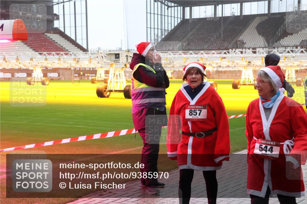 07.12.2025 - St. Pauli X-Mass-Run No. 15 Luisa Fischer http://msf.ph/oto/9385970 07.12.2025 11:38:18 Ziel 1, 15, 857, 15, 544, 307, 544, 617, 857, 1154, 1156, 3000, 3059, 3358, 3916 meine-sportfotos.de