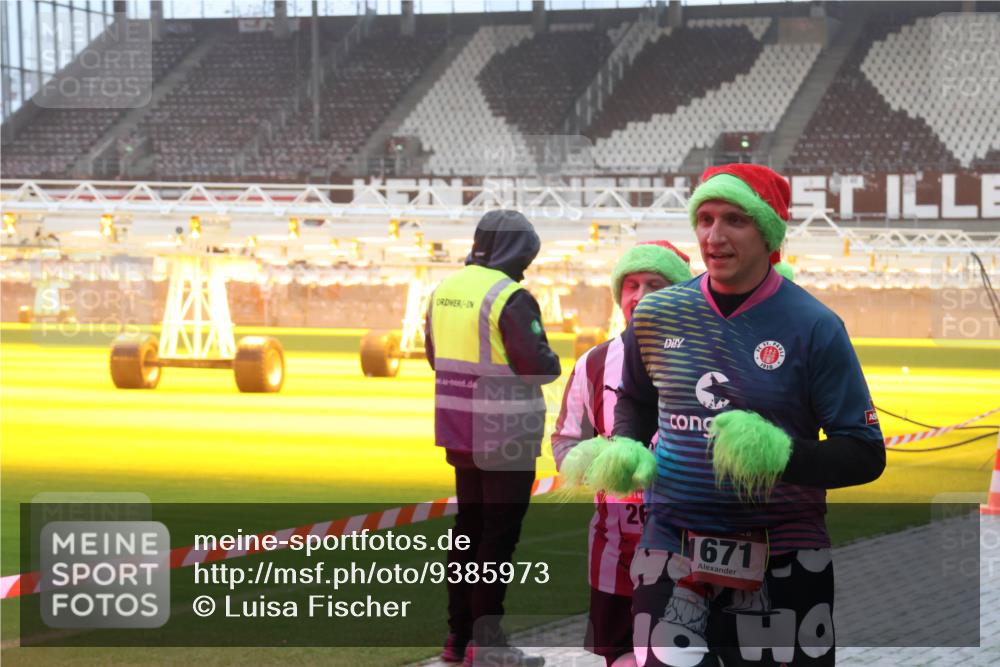 07.12.2025 - St. Pauli X-Mass-Run No. 15 Luisa Fischer http://msf.ph/oto/9385973 07.12.2025 10:19:08 Ziel 1910, 26, 1671, 243, 264, 269, 721, 1034, 1607, 1671, 2049, 2152, 2631, 2925, 3520, 3606, 3608, 3862, 3975, 3976, 4331, 4521, 4522, 4524, 4540, 4547 meine-sportfotos.de