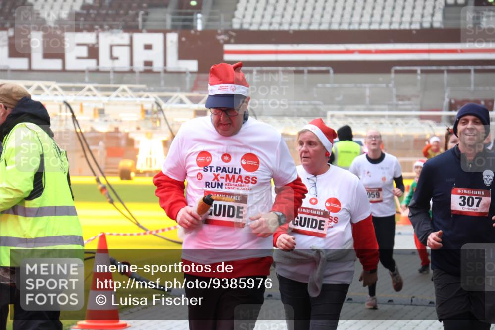 07.12.2025 - St. Pauli X-Mass-Run No. 15 Luisa Fischer http://msf.ph/oto/9385976 07.12.2025 11:38:22 Ziel 15, 15, 059, 15, 307, 307, 544, 617, 857, 1154, 1156, 2715, 3000, 3059, 3065, 3066, 3341, 3358, 3762, 3765, 3916 meine-sportfotos.de