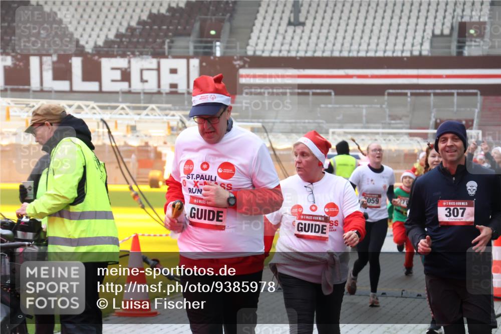 07.12.2025 - St. Pauli X-Mass-Run No. 15 Luisa Fischer http://msf.ph/oto/9385978 07.12.2025 11:38:23 Ziel 15, 2059, 15, 15, 307, 307, 544, 617, 857, 1154, 1156, 2395, 2396, 2715, 3000, 3059, 3065, 3066, 3341, 3358, 3762, 3765, 3916 meine-sportfotos.de