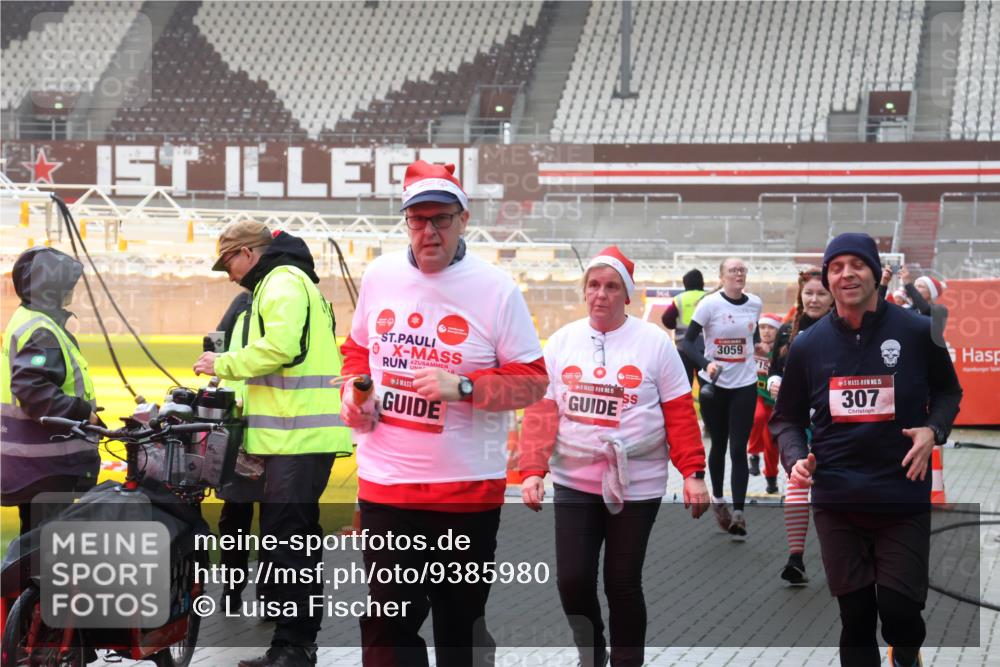 07.12.2025 - St. Pauli X-Mass-Run No. 15 Luisa Fischer http://msf.ph/oto/9385980 07.12.2025 11:38:23 Ziel 1, 15, 3059, 15, 307, 307, 544, 617, 857, 1154, 1156, 2395, 2396, 2715, 3000, 3059, 3065, 3066, 3341, 3358, 3762, 3765, 3916 meine-sportfotos.de