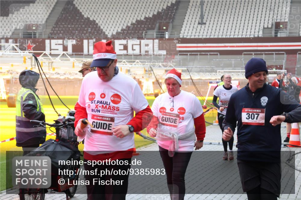 07.12.2025 - St. Pauli X-Mass-Run No. 15 Luisa Fischer http://msf.ph/oto/9385983 07.12.2025 11:38:24 Ziel 15, 15, 305, 15, 307, 307, 544, 617, 857, 1154, 1156, 2395, 2396, 2715, 3000, 3059, 3065, 3066, 3341, 3358, 3762, 3765, 3916 meine-sportfotos.de