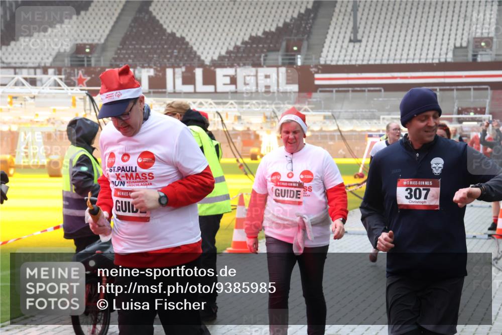 07.12.2025 - St. Pauli X-Mass-Run No. 15 Luisa Fischer http://msf.ph/oto/9385985 07.12.2025 11:38:24 Ziel 15, 15, 307, 307, 544, 617, 857, 1154, 1156, 2395, 2396, 2715, 3000, 3059, 3065, 3066, 3341, 3358, 3762, 3765, 3916 meine-sportfotos.de