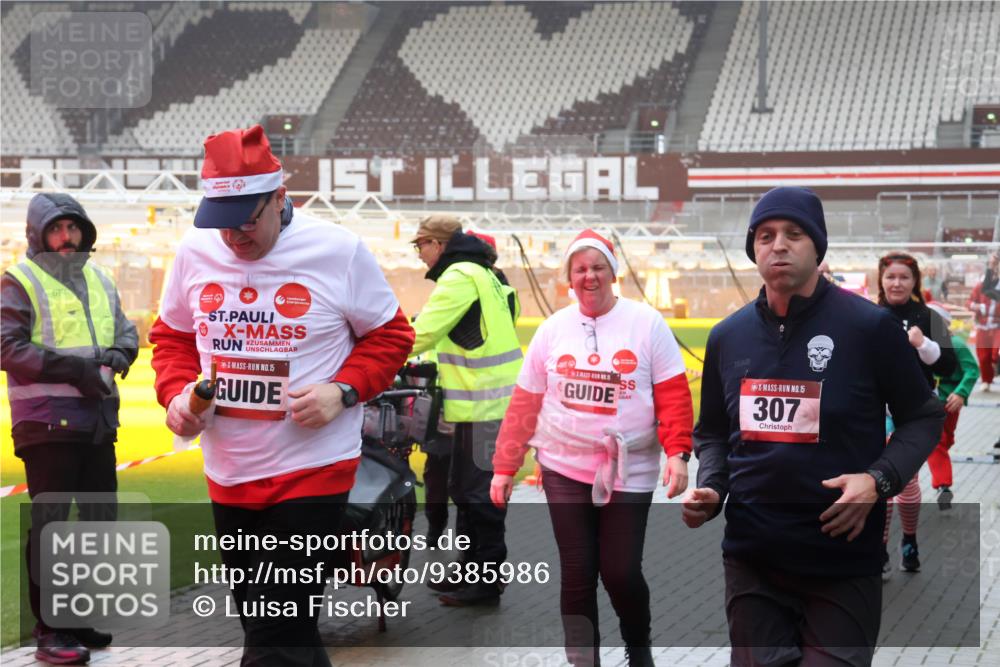 07.12.2025 - St. Pauli X-Mass-Run No. 15 Luisa Fischer http://msf.ph/oto/9385986 07.12.2025 11:38:25 Ziel 670, 15, 5, 15, 307, 307, 544, 617, 857, 1154, 1156, 2395, 2396, 2715, 3000, 3059, 3065, 3066, 3341, 3358, 3762, 3765, 3916 meine-sportfotos.de