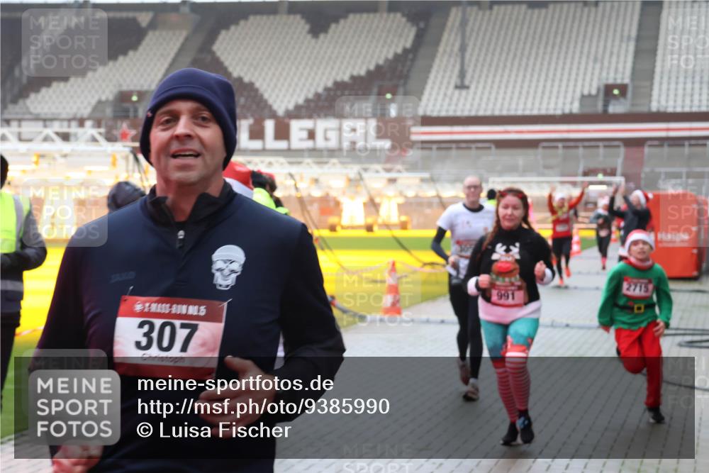 07.12.2025 - St. Pauli X-Mass-Run No. 15 Luisa Fischer http://msf.ph/oto/9385990 07.12.2025 11:38:26 Ziel 307, 991, 307, 617, 1154, 1156, 2395, 2396, 2715, 3000, 3059, 3065, 3066, 3341, 3358, 3762, 3765, 3916 meine-sportfotos.de