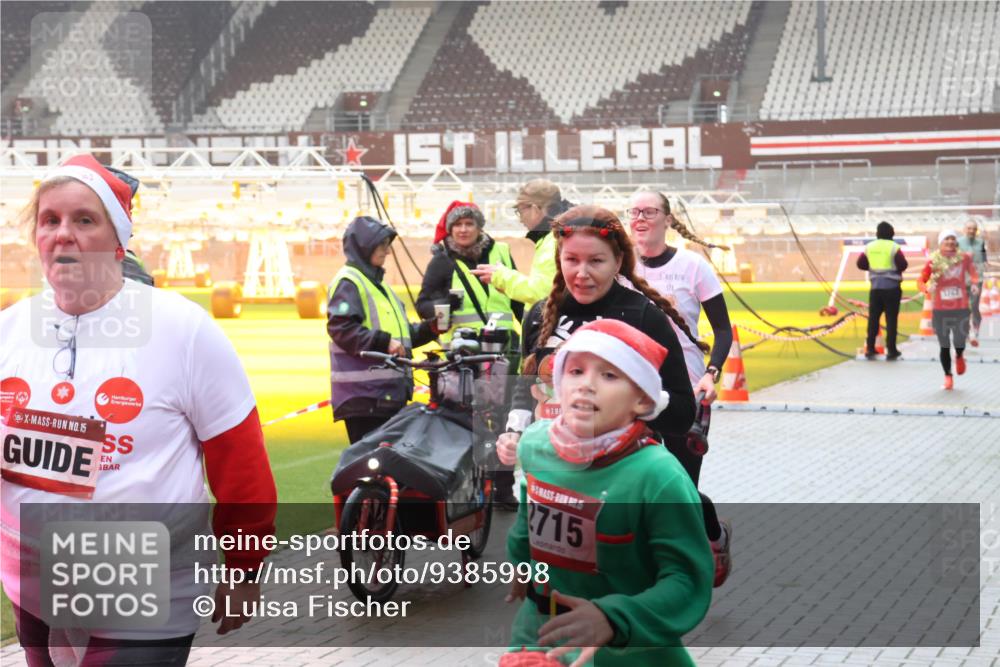 07.12.2025 - St. Pauli X-Mass-Run No. 15 Luisa Fischer http://msf.ph/oto/9385998 07.12.2025 11:38:28 Ziel 15, 2715, 3762, 307, 617, 1154, 1156, 2395, 2396, 2715, 3000, 3059, 3065, 3066, 3341, 3358, 3762, 3765, 3916 meine-sportfotos.de