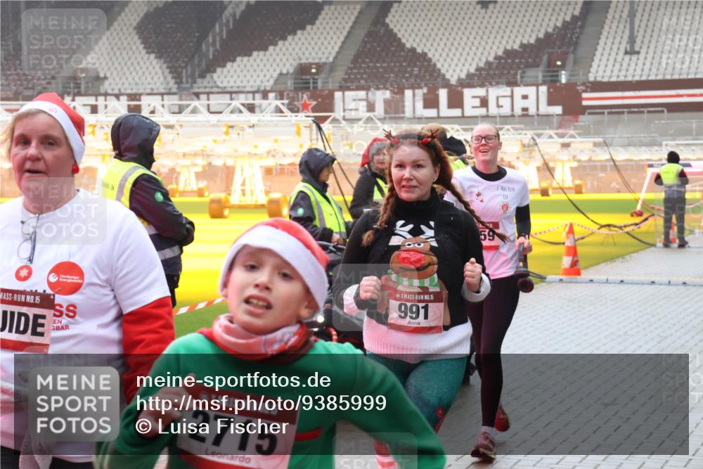 07.12.2025 - St. Pauli X-Mass-Run No. 15 Luisa Fischer http://msf.ph/oto/9385999 07.12.2025 11:38:28 Ziel 15, 5, 2715, 15, 991, 59, 307, 617, 1154, 1156, 2395, 2396, 2715, 3000, 3059, 3065, 3066, 3341, 3358, 3762, 3765, 3916 meine-sportfotos.de