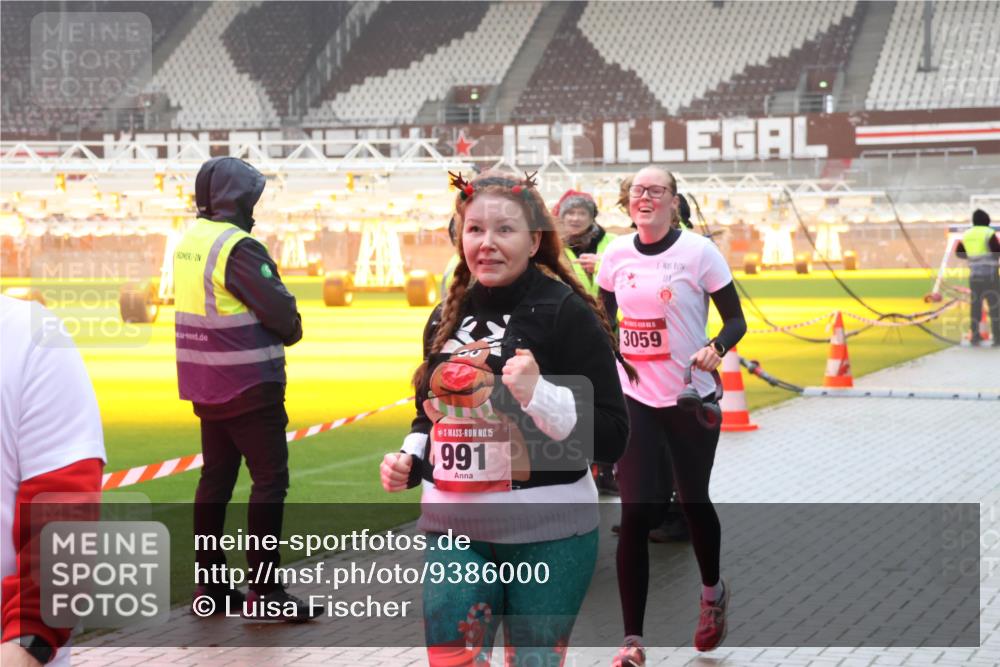 07.12.2025 - St. Pauli X-Mass-Run No. 15 Luisa Fischer http://msf.ph/oto/9386000 07.12.2025 11:38:28 Ziel 15, 991, 3059, 307, 617, 1154, 1156, 2395, 2396, 2715, 3000, 3059, 3065, 3066, 3341, 3358, 3762, 3765, 3916 meine-sportfotos.de