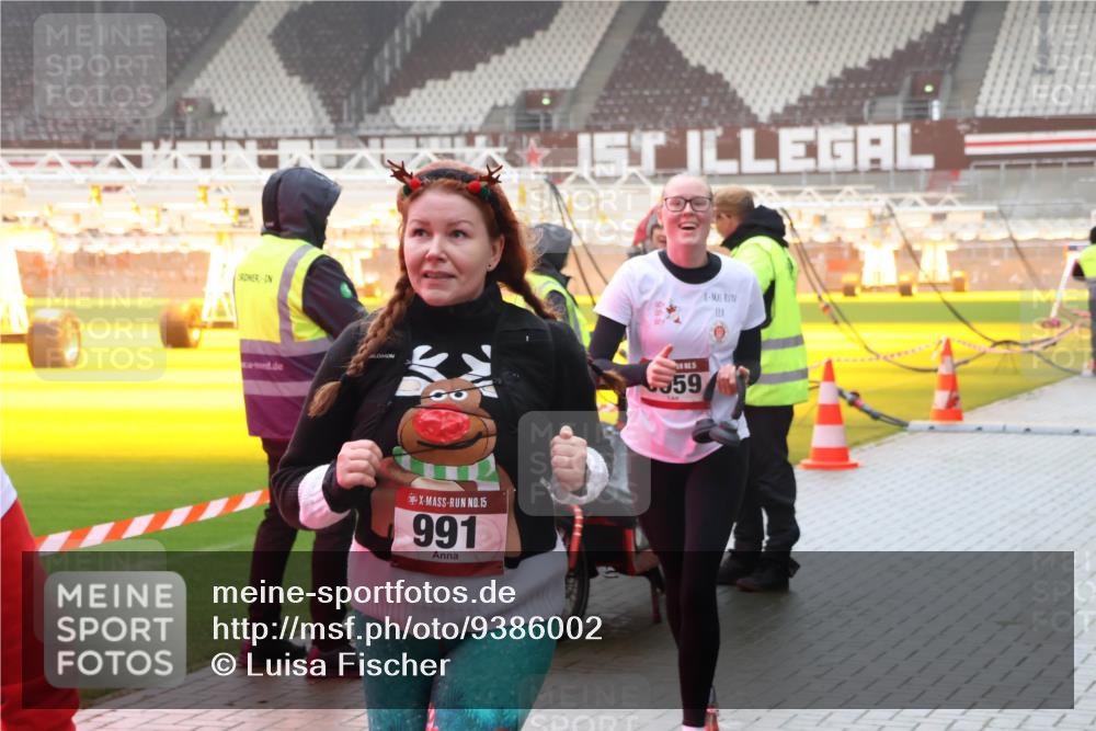 07.12.2025 - St. Pauli X-Mass-Run No. 15 Luisa Fischer http://msf.ph/oto/9386002 07.12.2025 11:38:29 Ziel 15, 991, 559, 307, 617, 1154, 1156, 2395, 2396, 2715, 3000, 3059, 3065, 3066, 3341, 3358, 3762, 3765 meine-sportfotos.de