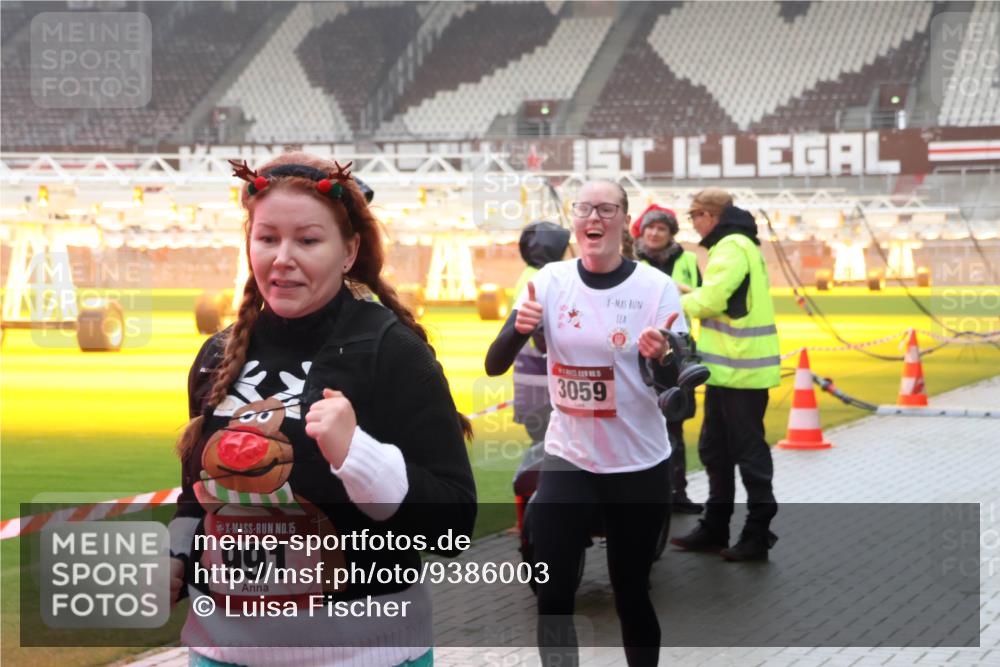 07.12.2025 - St. Pauli X-Mass-Run No. 15 Luisa Fischer http://msf.ph/oto/9386003 07.12.2025 11:38:29 Ziel 15, 991, 3059, 307, 617, 1154, 1156, 2395, 2396, 2715, 3000, 3059, 3065, 3066, 3341, 3358, 3762, 3765 meine-sportfotos.de