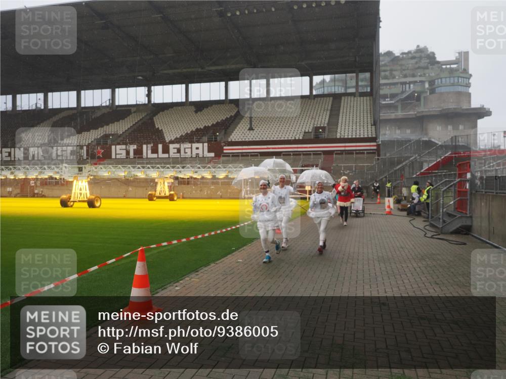 07.12.2025 - St. Pauli X-Mass-Run No. 15 Fabian Wolf http://msf.ph/oto/9386005 07.12.2025 10:14:55 Ziel 762, 1363, 1867, 1869, 1873, 2891, 3481, 4001, 4004 meine-sportfotos.de