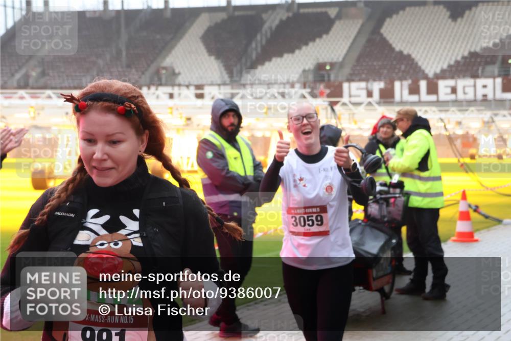 07.12.2025 - St. Pauli X-Mass-Run No. 15 Luisa Fischer http://msf.ph/oto/9386007 07.12.2025 11:38:29 Ziel 15, 001, 3059, 307, 617, 1154, 1156, 2395, 2396, 2715, 3000, 3059, 3065, 3066, 3341, 3358, 3762, 3765 meine-sportfotos.de