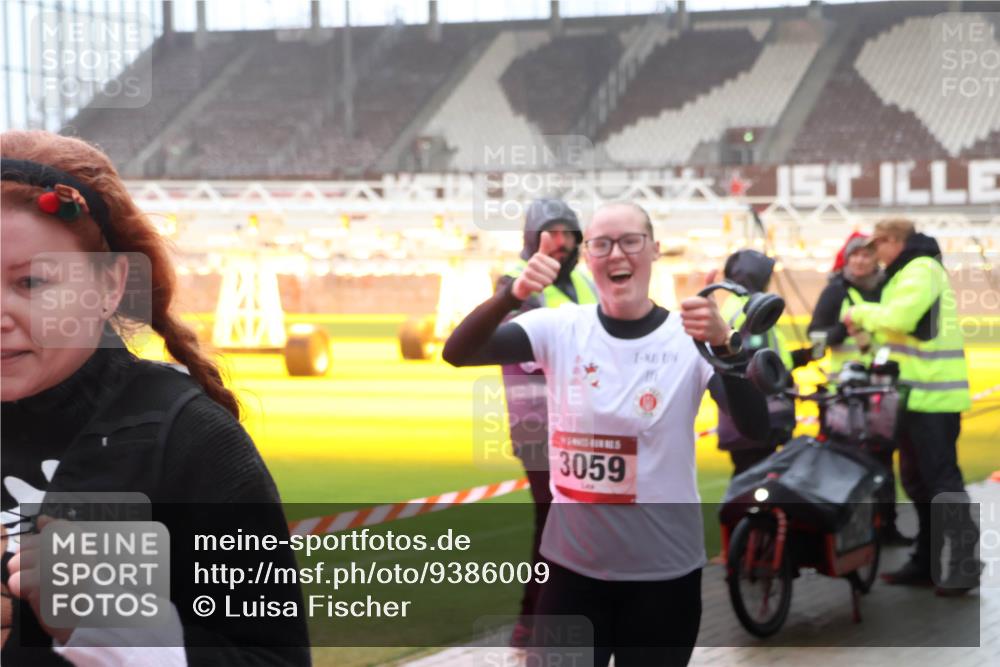 07.12.2025 - St. Pauli X-Mass-Run No. 15 Luisa Fischer http://msf.ph/oto/9386009 07.12.2025 11:38:30 Ziel 3059, 307, 617, 1154, 1156, 2395, 2396, 2715, 3000, 3059, 3065, 3066, 3341, 3358, 3762, 3765 meine-sportfotos.de