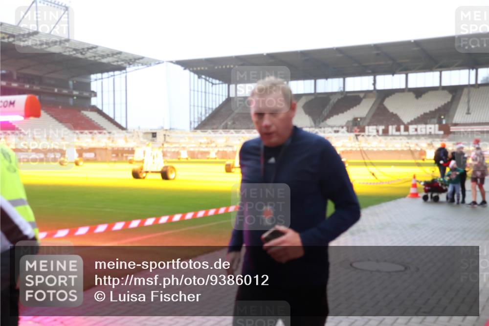 07.12.2025 - St. Pauli X-Mass-Run No. 15 Luisa Fischer http://msf.ph/oto/9386012 07.12.2025 10:19:11 Ziel 243, 264, 269, 721, 1034, 1607, 1671, 2049, 2152, 2631, 2925, 3455, 3520, 3606, 3608, 3724, 3862, 3975, 3976, 4330, 4331, 4475, 4498, 4521, 4522, 4524, 4540, 4547 meine-sportfotos.de
