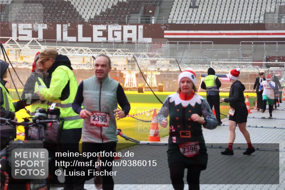 07.12.2025 - St. Pauli X-Mass-Run No. 15 Luisa Fischer http://msf.ph/oto/9386015 07.12.2025 11:38:35 Ziel 2395, 2396, 33, 482, 307, 617, 2395, 2396, 2715, 3000, 3059, 3065, 3066, 3341, 3358, 3762, 3765 meine-sportfotos.de