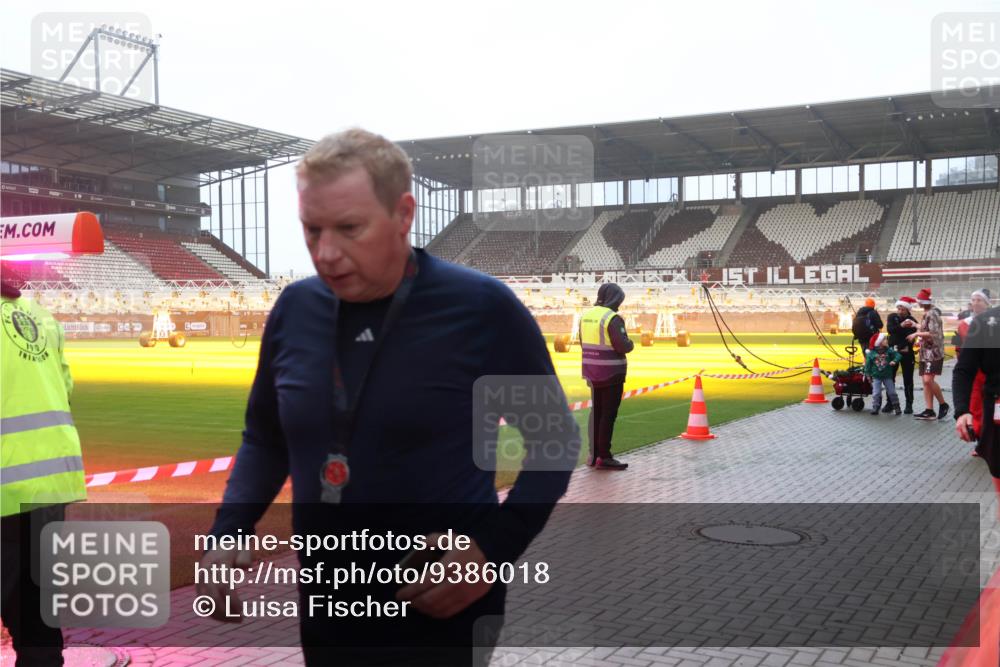07.12.2025 - St. Pauli X-Mass-Run No. 15 Luisa Fischer http://msf.ph/oto/9386018 07.12.2025 10:19:11 Ziel 190, 243, 264, 269, 721, 1034, 1607, 1671, 2049, 2152, 2631, 2925, 3455, 3520, 3606, 3608, 3724, 3862, 3975, 3976, 4330, 4331, 4475, 4498, 4521, 4522, 4524, 4540, 4547 meine-sportfotos.de