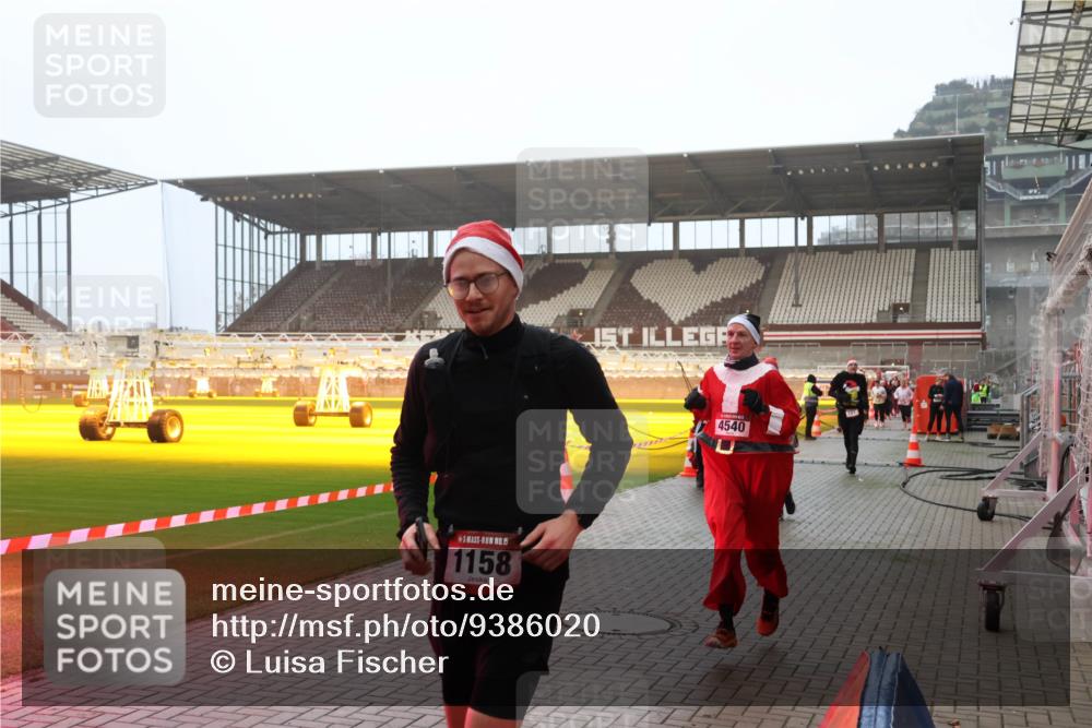 07.12.2025 - St. Pauli X-Mass-Run No. 15 Luisa Fischer http://msf.ph/oto/9386020 07.12.2025 10:19:13 Ziel 15, 1158, 4540, 243, 264, 269, 721, 1034, 1607, 1671, 2049, 2152, 2631, 2925, 3455, 3520, 3608, 3724, 3862, 3975, 3976, 4330, 4331, 4436, 4437, 4438, 4473, 4475, 4498, 4521, 4522, 4524, 4540, 4547 meine-sportfotos.de
