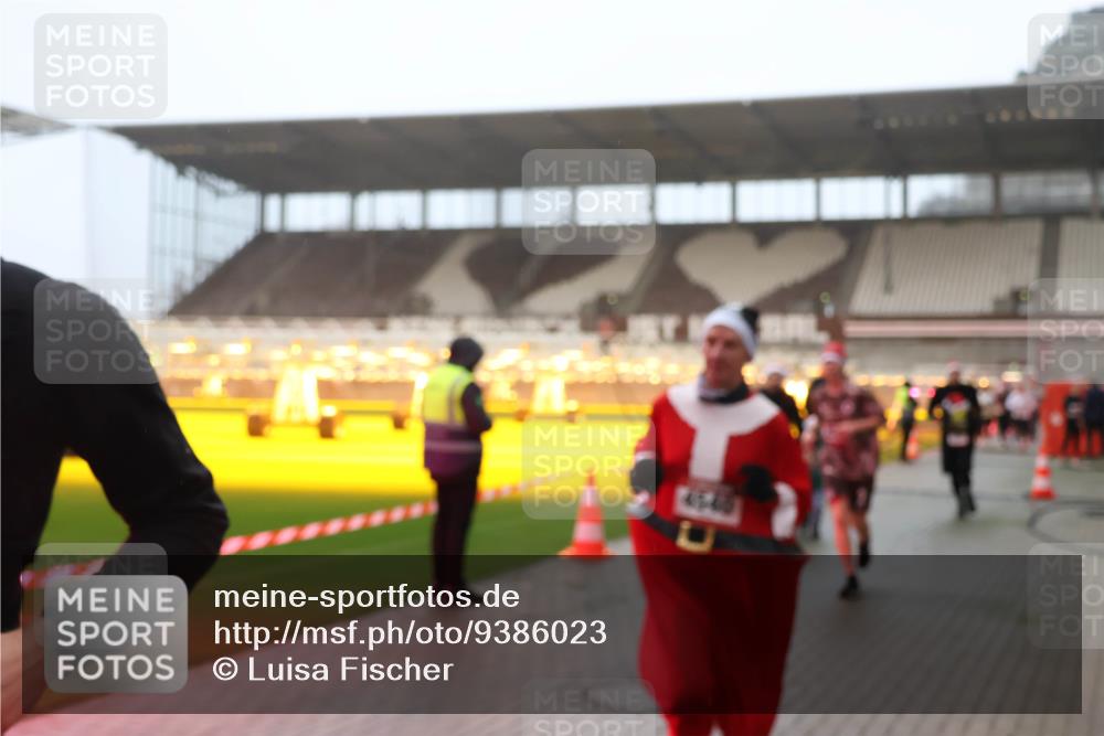 07.12.2025 - St. Pauli X-Mass-Run No. 15 Luisa Fischer http://msf.ph/oto/9386023 07.12.2025 10:19:14 Ziel 243, 264, 269, 721, 1034, 1607, 1671, 2049, 2152, 2631, 2925, 3455, 3520, 3724, 3862, 3975, 3976, 4330, 4331, 4436, 4437, 4438, 4473, 4475, 4498, 4521, 4522, 4524, 4540, 4547 meine-sportfotos.de