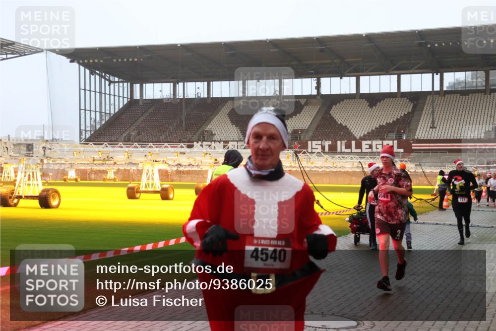 07.12.2025 - St. Pauli X-Mass-Run No. 15 Luisa Fischer http://msf.ph/oto/9386025 07.12.2025 10:19:14 Ziel 4540, 2049, 721, 243, 264, 269, 721, 1034, 1607, 1671, 2049, 2152, 2631, 2925, 3455, 3520, 3724, 3862, 3975, 3976, 4330, 4331, 4436, 4437, 4438, 4473, 4475, 4498, 4521, 4522, 4524, 4540, 4547 meine-sportfotos.de