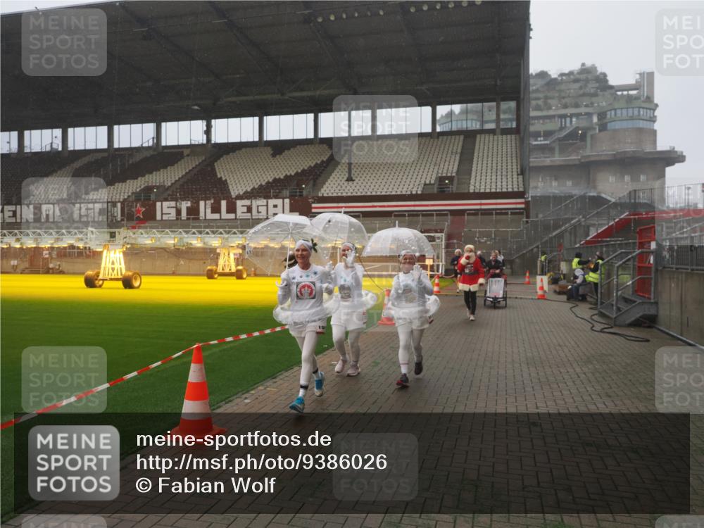 07.12.2025 - St. Pauli X-Mass-Run No. 15 Fabian Wolf http://msf.ph/oto/9386026 07.12.2025 10:14:56 Ziel 762, 1363, 1867, 1869, 1873, 2883, 2891, 3481, 4001, 4004 meine-sportfotos.de