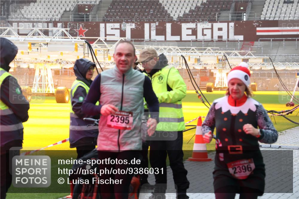 07.12.2025 - St. Pauli X-Mass-Run No. 15 Luisa Fischer http://msf.ph/oto/9386031 07.12.2025 11:38:36 Ziel 2395, 2396, 307, 617, 2395, 2396, 2715, 3000, 3059, 3065, 3066, 3341, 3358, 3762, 3765, 4821 meine-sportfotos.de