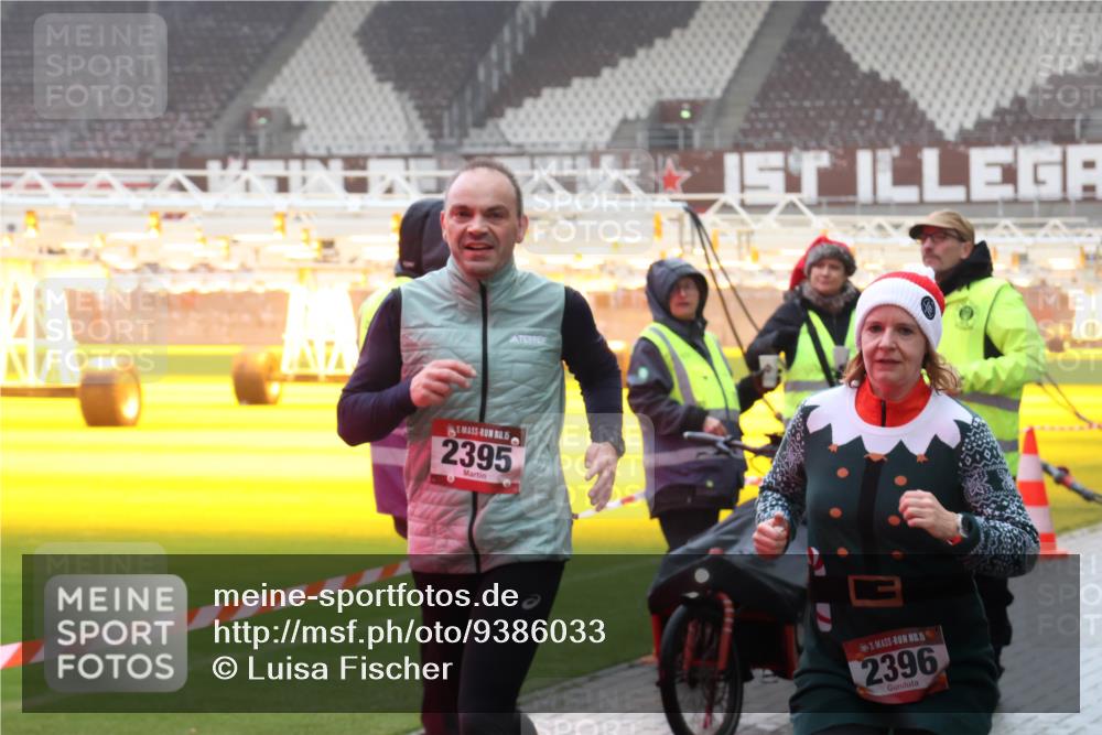 07.12.2025 - St. Pauli X-Mass-Run No. 15 Luisa Fischer http://msf.ph/oto/9386033 07.12.2025 11:38:36 Ziel 2395, 15, 2396, 307, 617, 2395, 2396, 2715, 3000, 3059, 3065, 3066, 3341, 3358, 3762, 3765, 4821 meine-sportfotos.de