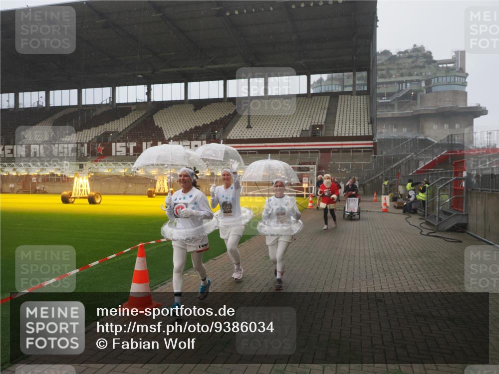 07.12.2025 - St. Pauli X-Mass-Run No. 15 Fabian Wolf http://msf.ph/oto/9386034 07.12.2025 10:14:56 Ziel 762, 1363, 1867, 1869, 1873, 2883, 2891, 3481, 4001, 4004 meine-sportfotos.de