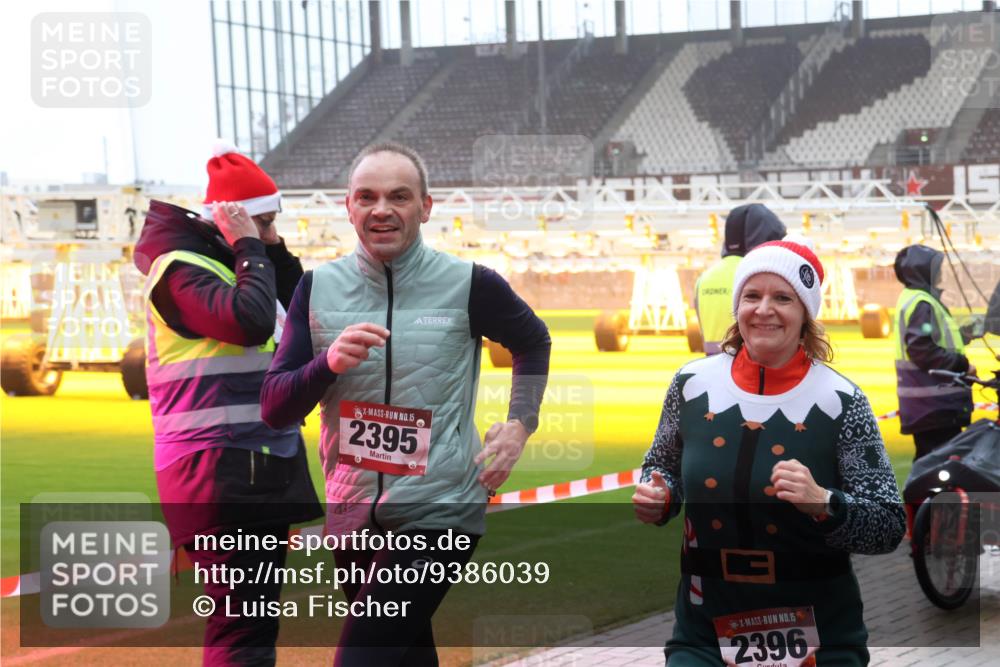 07.12.2025 - St. Pauli X-Mass-Run No. 15 Luisa Fischer http://msf.ph/oto/9386039 07.12.2025 11:38:37 Ziel 15, 2395, 15, 15, 2396, 307, 617, 2395, 2396, 2715, 3000, 3059, 3065, 3066, 3341, 3358, 3762, 3765, 4821, 4822 meine-sportfotos.de