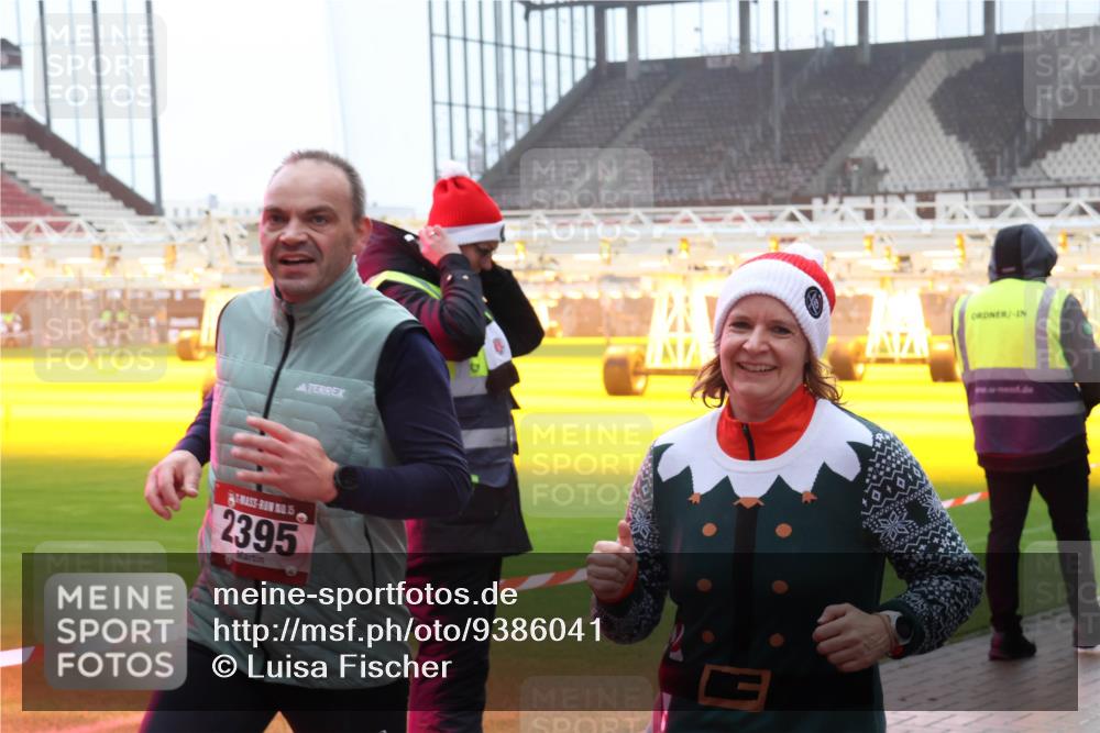 07.12.2025 - St. Pauli X-Mass-Run No. 15 Luisa Fischer http://msf.ph/oto/9386041 07.12.2025 11:38:37 Ziel 2395, 4, 307, 617, 2395, 2396, 2715, 3000, 3059, 3065, 3066, 3341, 3358, 3762, 3765, 4821, 4822 meine-sportfotos.de