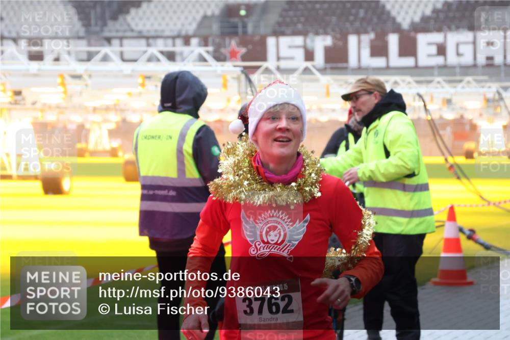 07.12.2025 - St. Pauli X-Mass-Run No. 15 Luisa Fischer http://msf.ph/oto/9386043 07.12.2025 11:38:39 Ziel 15, 3762, 307, 617, 2395, 2396, 2715, 3000, 3059, 3065, 3066, 3341, 3358, 3762, 3765, 4821, 4822 meine-sportfotos.de