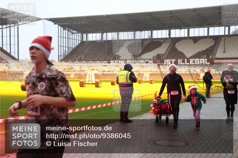 07.12.2025 - St. Pauli X-Mass-Run No. 15 Luisa Fischer http://msf.ph/oto/9386045 07.12.2025 10:19:17 Ziel 0149, 243, 721, 243, 264, 269, 721, 1034, 1607, 1671, 2152, 2631, 2925, 3455, 3520, 3724, 3862, 3975, 3976, 4330, 4331, 4436, 4437, 4438, 4473, 4475, 4498, 4521, 4522, 4524, 4540, 4547 meine-sportfotos.de