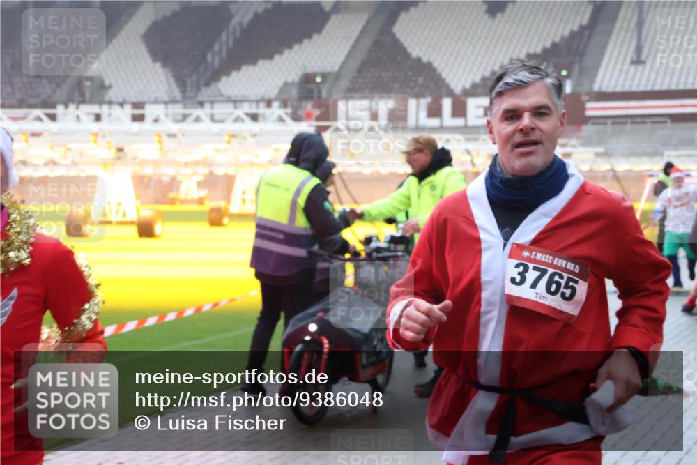 07.12.2025 - St. Pauli X-Mass-Run No. 15 Luisa Fischer http://msf.ph/oto/9386048 07.12.2025 11:38:39 Ziel 5, 3765, 307, 617, 2395, 2396, 2715, 3000, 3059, 3065, 3066, 3341, 3358, 3762, 3765, 4821, 4822 meine-sportfotos.de