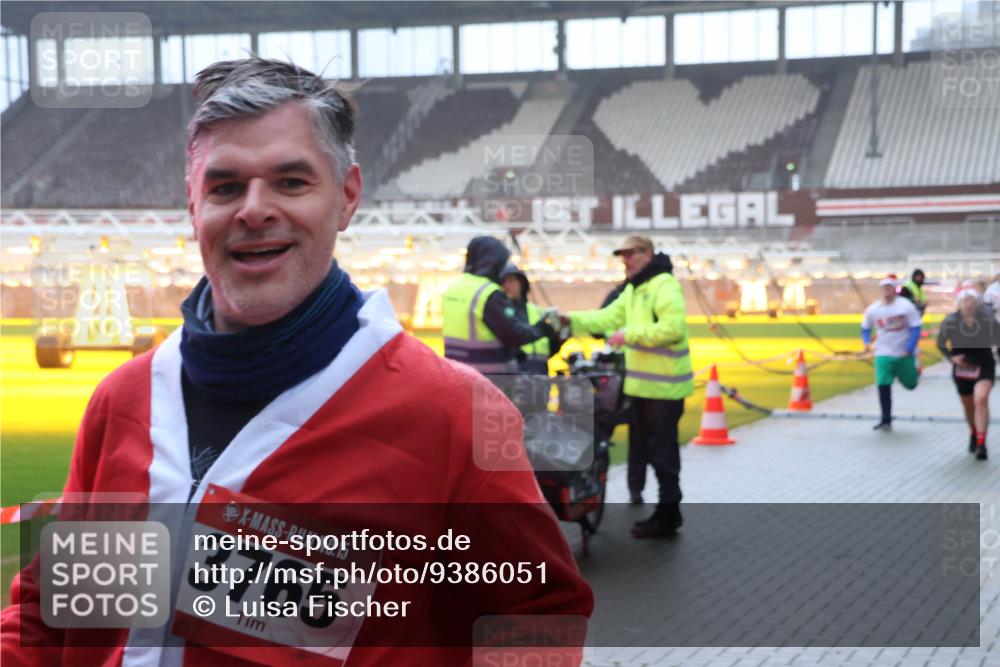 07.12.2025 - St. Pauli X-Mass-Run No. 15 Luisa Fischer http://msf.ph/oto/9386051 07.12.2025 11:38:40 Ziel 15, 3765, 307, 617, 2395, 2396, 2715, 3000, 3059, 3065, 3066, 3341, 3358, 3762, 3765, 4821, 4822 meine-sportfotos.de