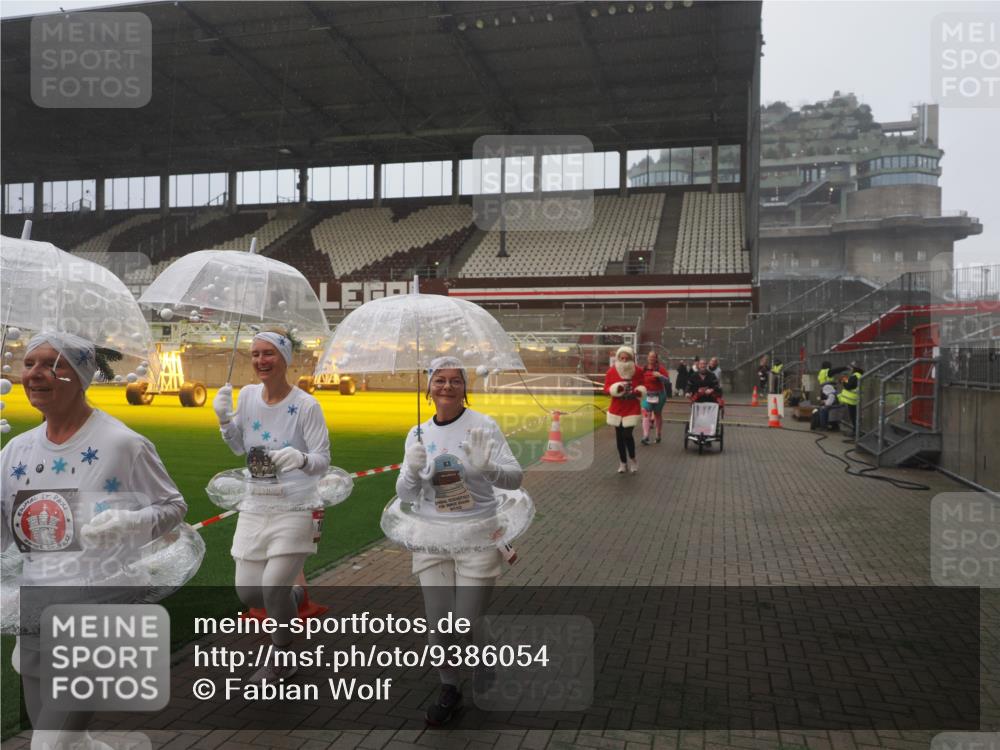 07.12.2025 - St. Pauli X-Mass-Run No. 15 Fabian Wolf http://msf.ph/oto/9386054 07.12.2025 10:14:57 Ziel 762, 1363, 1867, 1869, 1873, 2883, 2891, 3481, 4001, 4004 meine-sportfotos.de