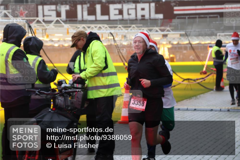 07.12.2025 - St. Pauli X-Mass-Run No. 15 Luisa Fischer http://msf.ph/oto/9386059 07.12.2025 11:38:42 Ziel 1, 3358, 307, 617, 2395, 2396, 2715, 3000, 3059, 3065, 3066, 3341, 3358, 3762, 3765, 4821, 4822 meine-sportfotos.de