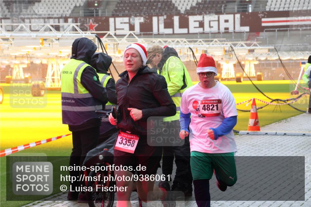 07.12.2025 - St. Pauli X-Mass-Run No. 15 Luisa Fischer http://msf.ph/oto/9386061 07.12.2025 11:38:43 Ziel 5, 3358, 15, 4821, 307, 617, 2395, 2396, 2715, 3000, 3059, 3065, 3066, 3341, 3358, 3762, 3765, 4821, 4822 meine-sportfotos.de