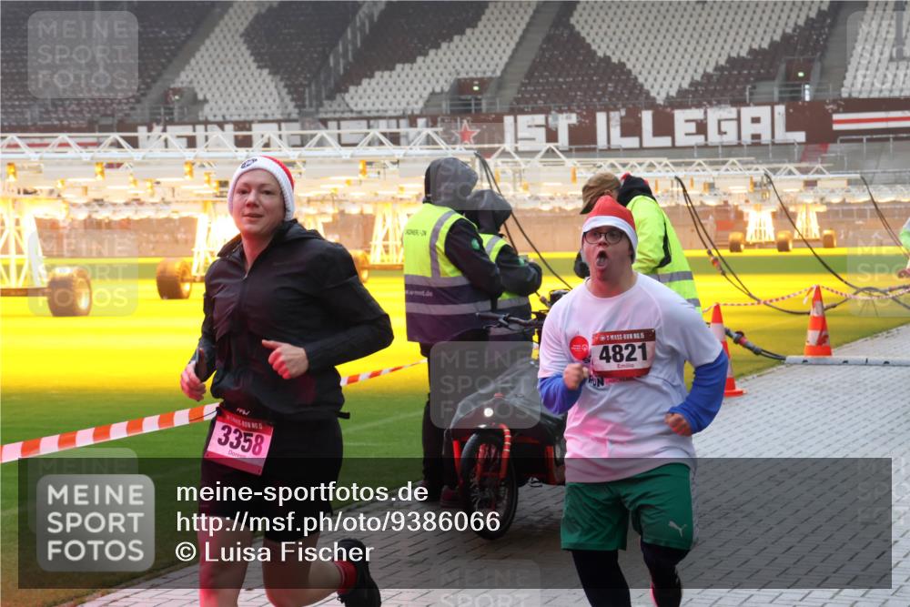 07.12.2025 - St. Pauli X-Mass-Run No. 15 Luisa Fischer http://msf.ph/oto/9386066 07.12.2025 11:38:44 Ziel 3358, 15, 4821, 307, 617, 2395, 2396, 2715, 3000, 3059, 3065, 3066, 3341, 3358, 3762, 3765, 4821, 4822 meine-sportfotos.de