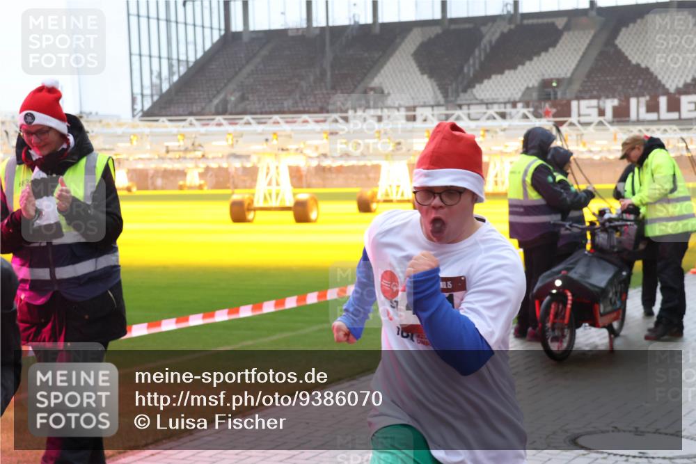 07.12.2025 - St. Pauli X-Mass-Run No. 15 Luisa Fischer http://msf.ph/oto/9386070 07.12.2025 11:38:45 Ziel 683, 15, 307, 617, 2395, 2396, 2715, 3000, 3059, 3065, 3066, 3341, 3358, 3365, 3367, 3762, 3765, 4821, 4822 meine-sportfotos.de