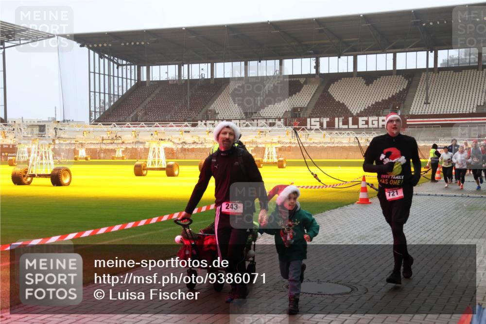 07.12.2025 - St. Pauli X-Mass-Run No. 15 Luisa Fischer http://msf.ph/oto/9386071 07.12.2025 10:19:18 Ziel 243, 721, 4475, 243, 264, 269, 721, 1034, 1607, 1671, 2152, 2631, 2925, 3455, 3520, 3724, 3862, 3975, 3976, 4330, 4331, 4436, 4437, 4438, 4473, 4475, 4498, 4521, 4522, 4524, 4540, 4547 meine-sportfotos.de