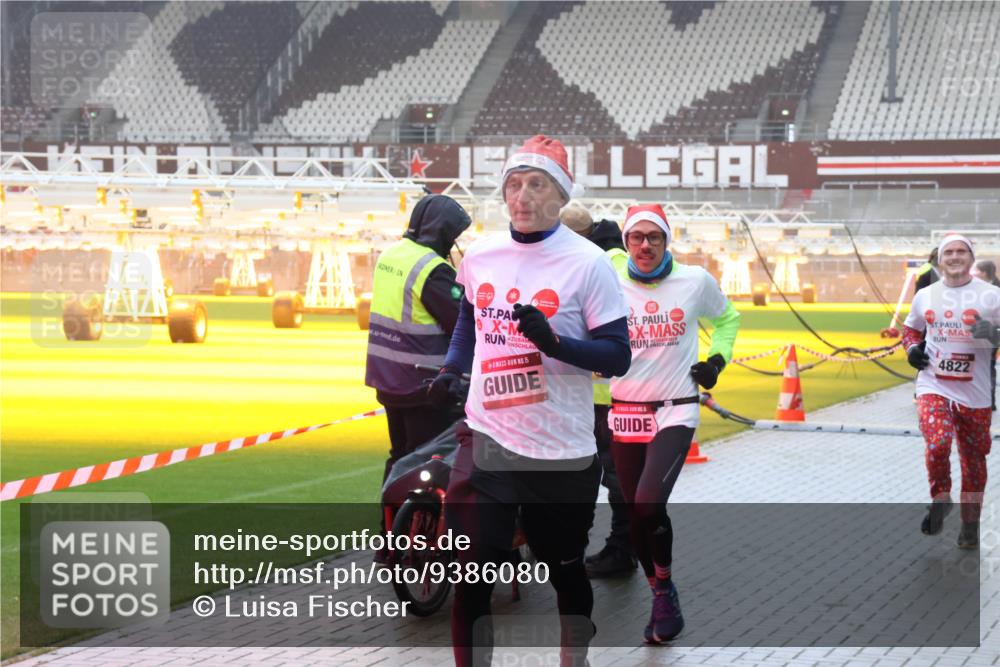 07.12.2025 - St. Pauli X-Mass-Run No. 15 Luisa Fischer http://msf.ph/oto/9386080 07.12.2025 11:38:47 Ziel 15, 4822, 307, 617, 1601, 1606, 2395, 2396, 2715, 3065, 3066, 3341, 3365, 3367, 3762, 3765, 4821, 4822 meine-sportfotos.de
